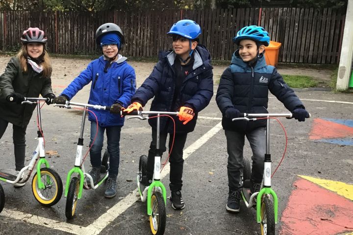 Auf die Roller, fertig, los!