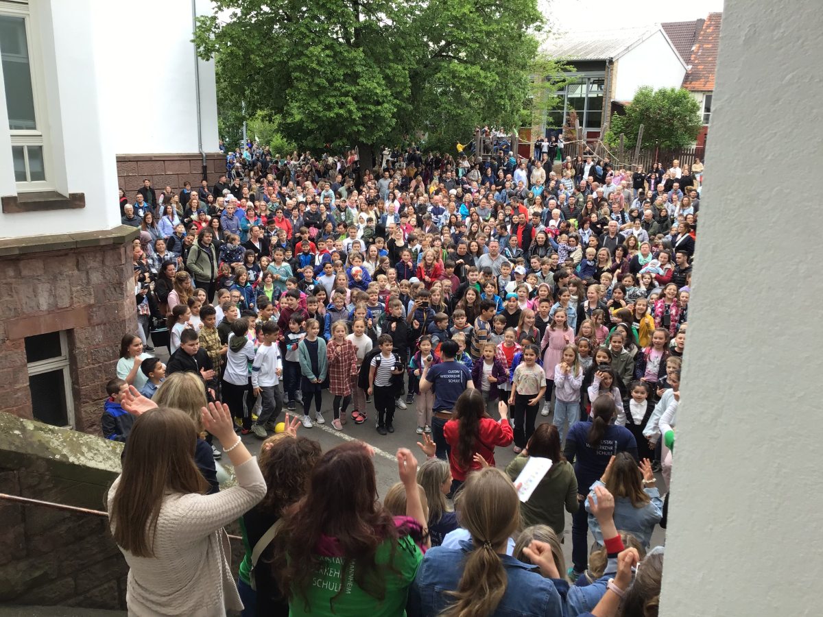 Aufsteh‘n, aufeinander zugeh‘n!