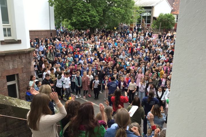 Aufsteh‘n, aufeinander zugeh‘n!